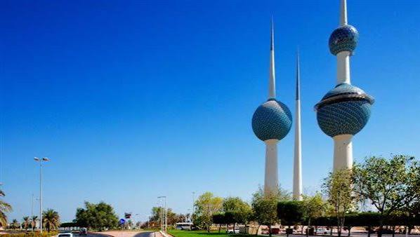 طقس الكويت اليوم.. أجواء حارة نهارًا ومعتدلة ليلًا وتحذيرات الأرصاد