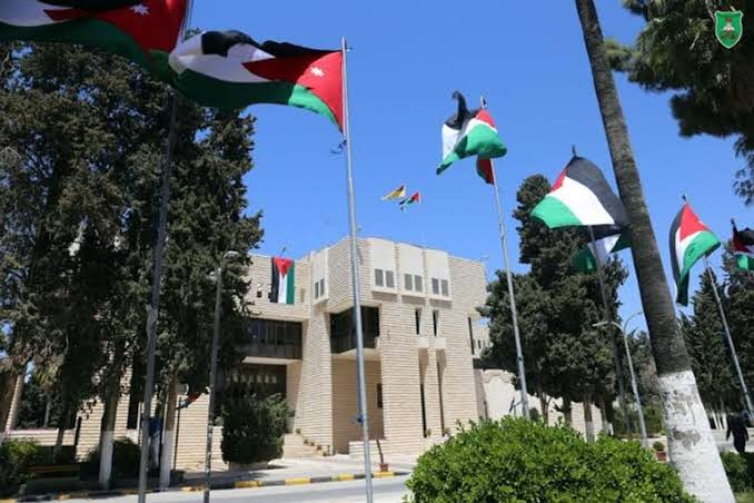 القبول الموحد في الأردن.. خطوات وشروط الانتقال من تخصص إلى آخر أو جامعة إلى أخرى