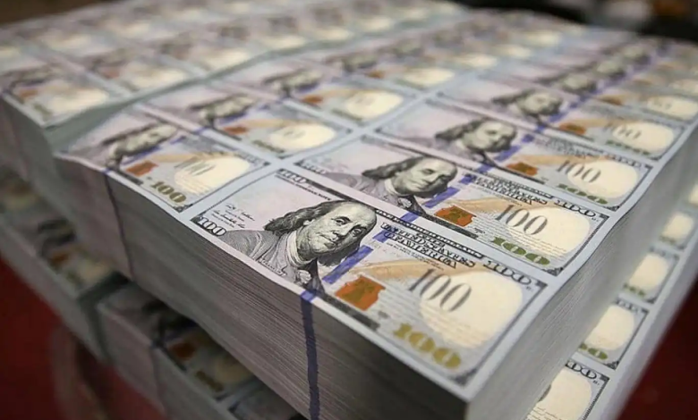 سعر 100 دولار مقابل الدينار العراقي اليوم.. أسباب ارتفاع الدولار في العراق