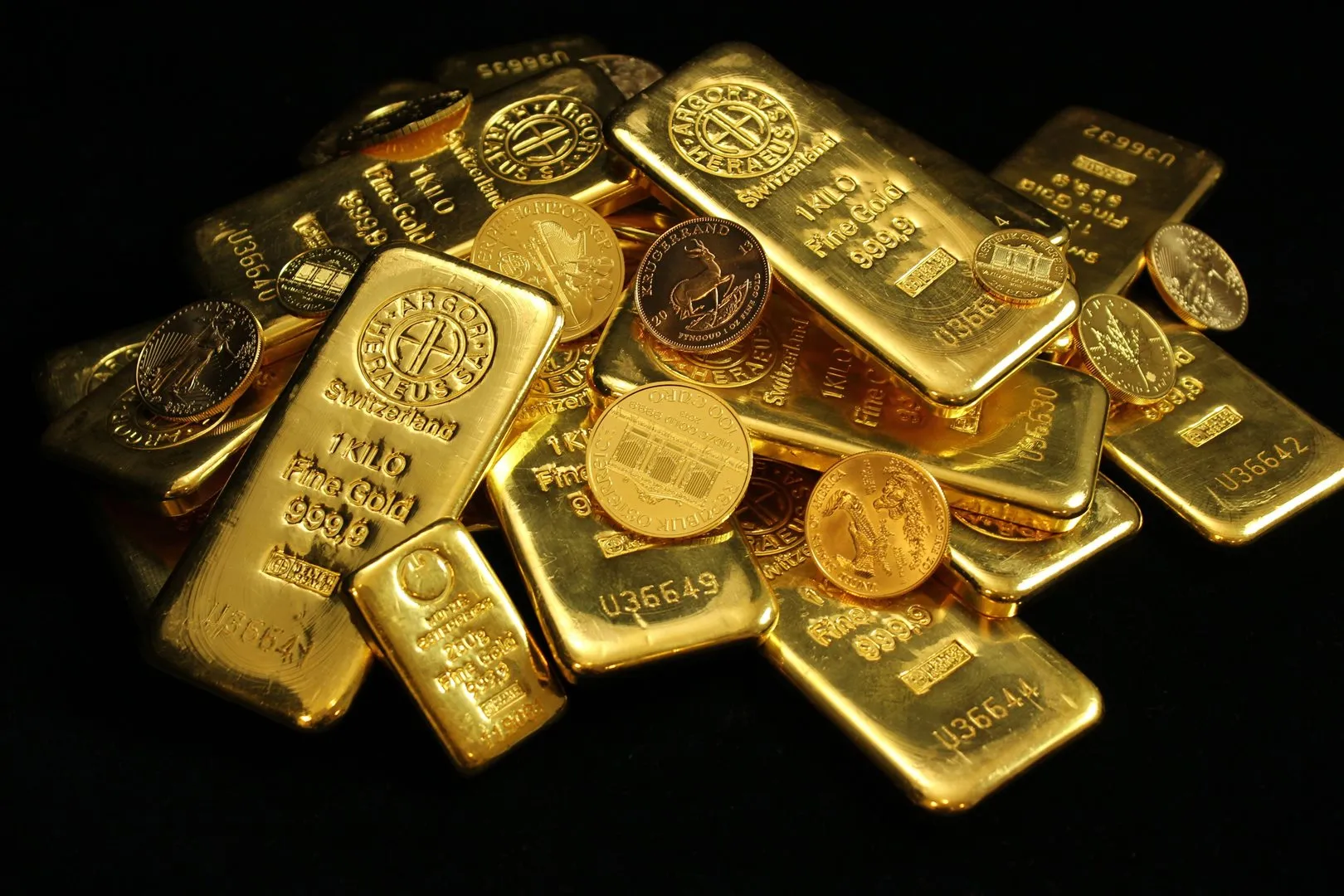 أسعار الذهب عالميًا اليوم ترتفع مع هبوط الدولار رغم توقعات بتسجيل خسائر أسبوعية