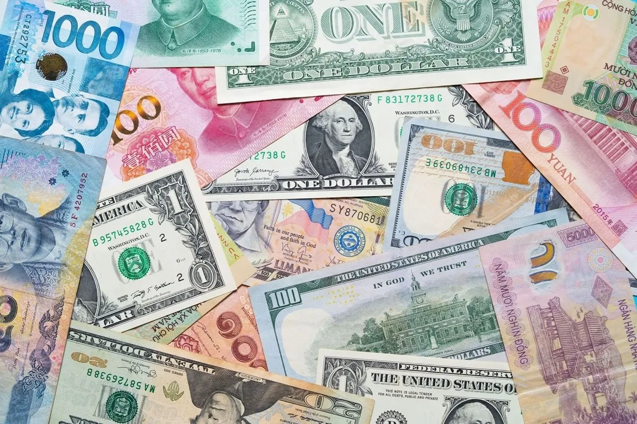 الدولار يسجل أعلى مستوى في 17 شهراً.. ما أسباب الارتفاع؟